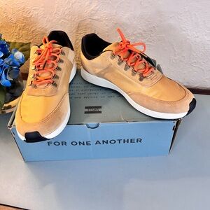 Tom’s NIB Arroyo ortho tan suede and canvas sneakers woman’s 11